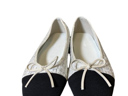 Shoes Flats By Clothes Mentor In Black & White, Size: 9.5 Online Hot Sale